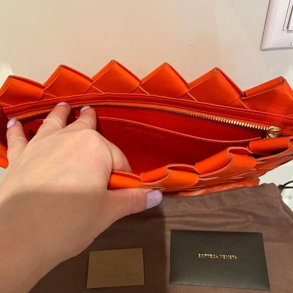 NEW BOTTEGA VENETA clutch/wristlet - Picture 7 of 11